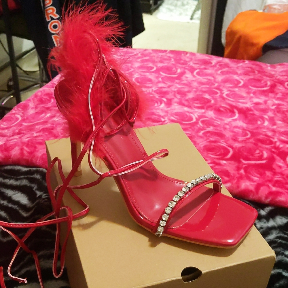 Coutgo Red Feathered Women's Heels